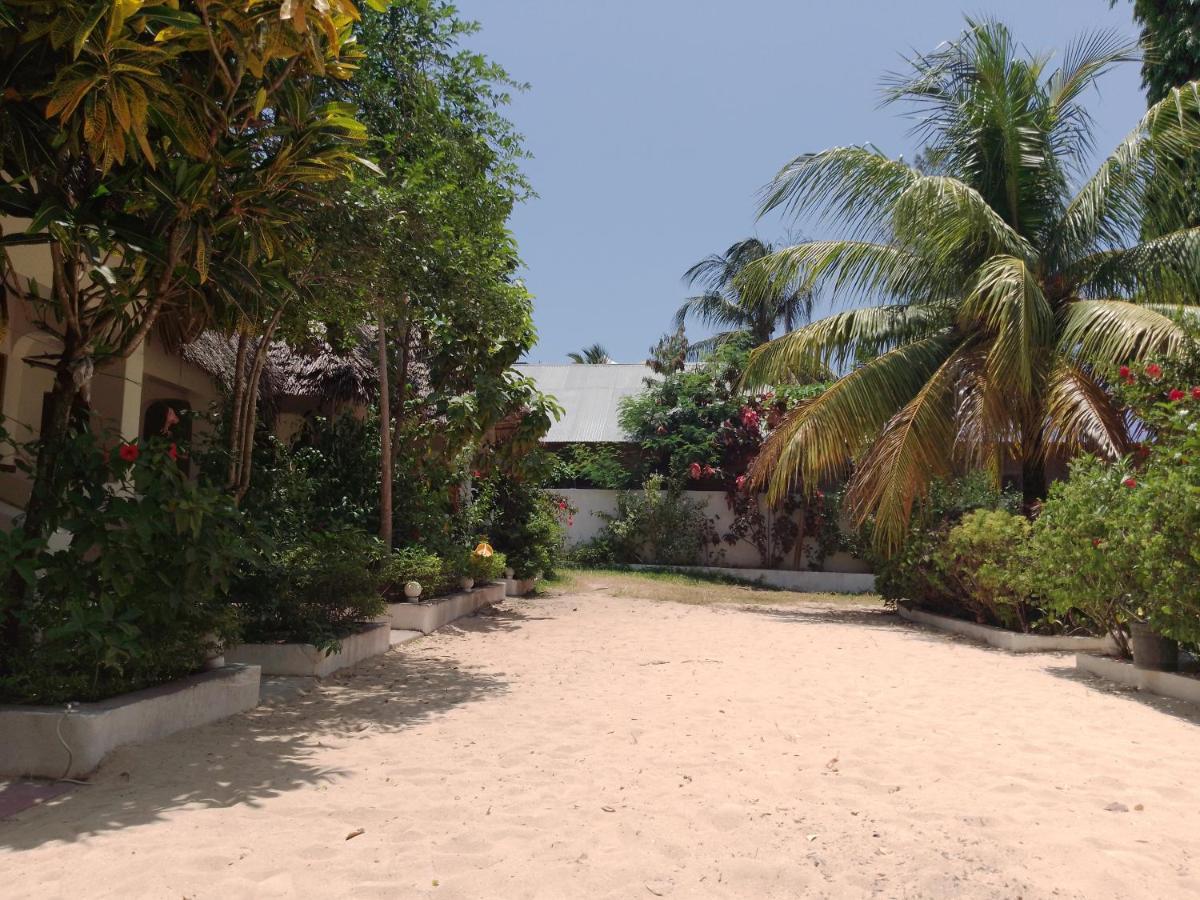 H & H Bungalows Нунгви Экстерьер фото